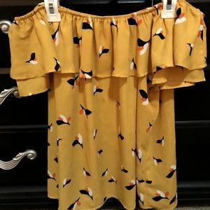 Off-the-shoulder top